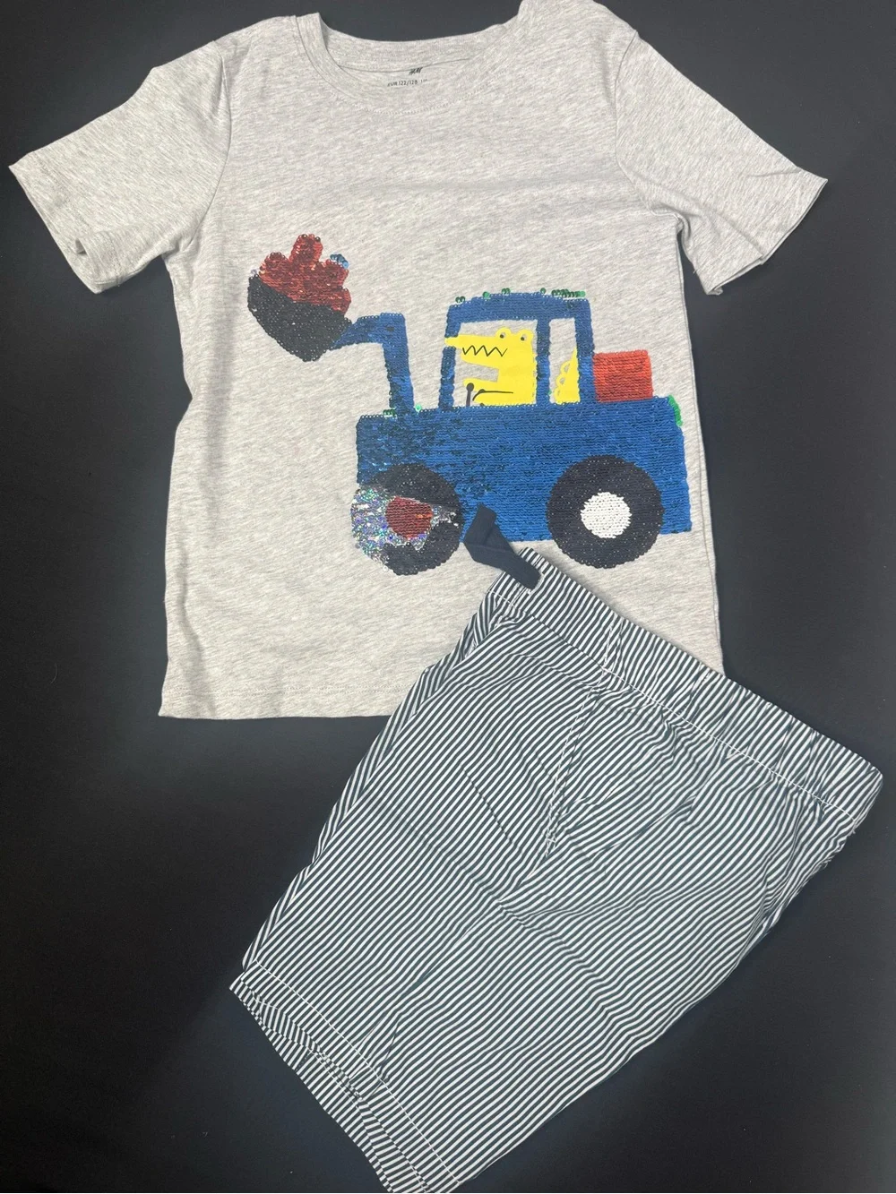 H&M Gray Tee & Striped Shorts Set with Blue Sequin interactive Tractor size 6/7